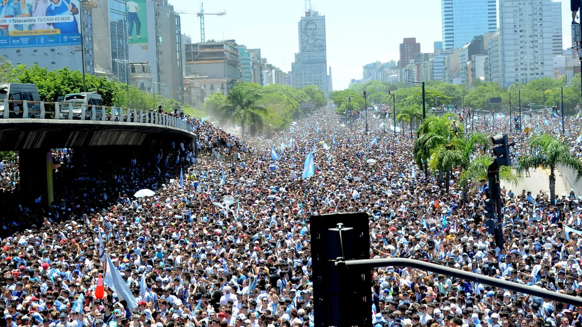 Festejos post mundial: millones se volcaron a la calle a festejar luego de Qatar 2022. Festejos post mundial: millones se volcaron a la calle a festejar luego de Qatar 2022.
