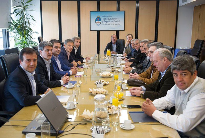 Este miércoles se repetirá el encuentro entre el Gobierno y la CGT en la búsqueda de frenar un paro nacional.