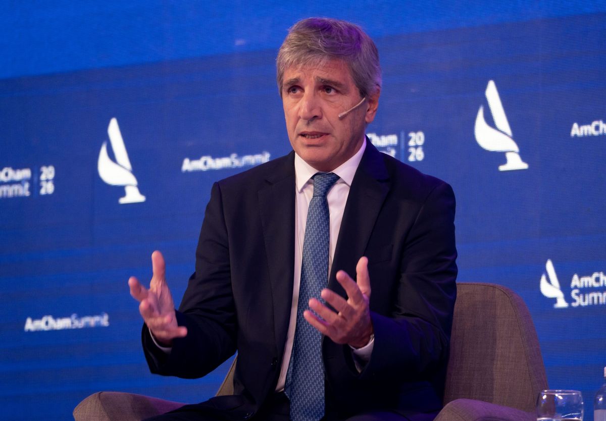 Luis Caputo durante su disertación en AmCham Summit 2026. Luis Caputo durante su disertación en AmCham Summit 2026.