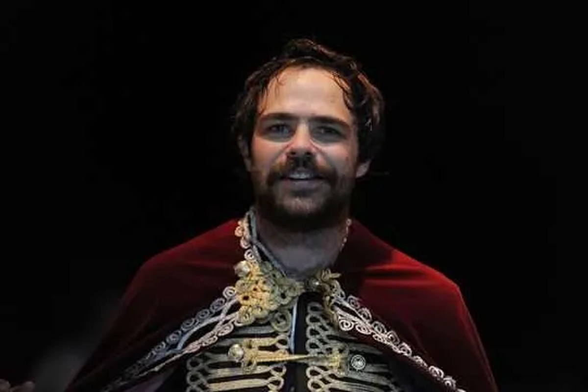 El regreso de un artista a los escenarios. El regreso de un artista a los escenarios. 