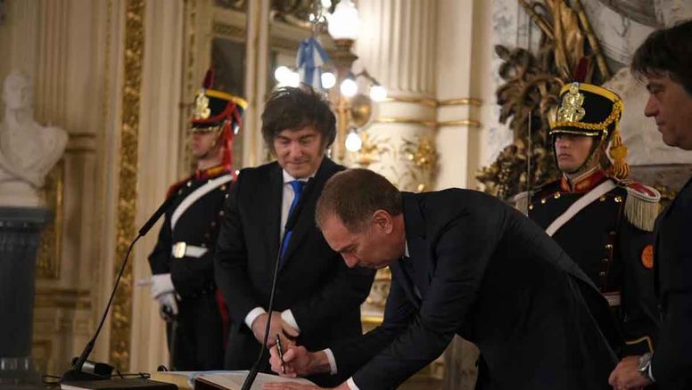 Qué le hicieron firmar a Diego Santilli un día antes de asumir como Jefe de Gabinete
