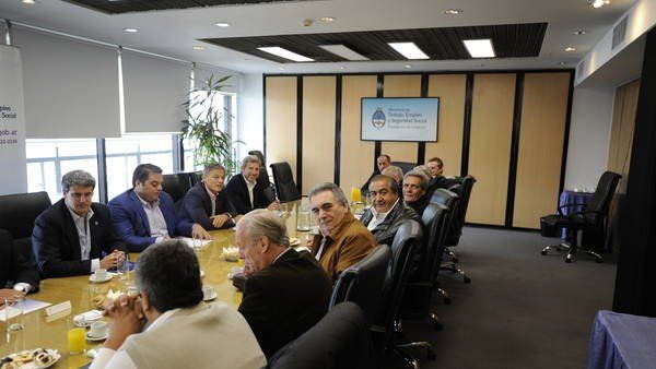 Imagen de la reunión de ayer. Foto: Clarín.