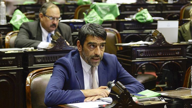 Escándalo en el Congreso: Ahora la UCR pidió expulsar a diputado K