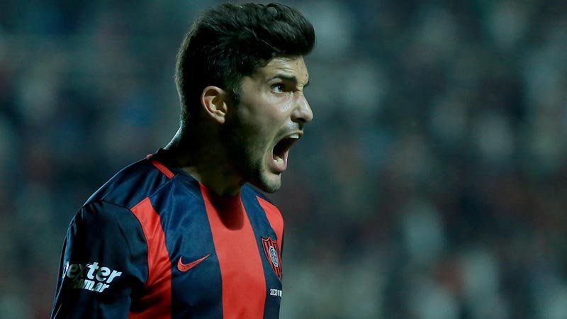 Nicolas Blandi festeja el gol para San Lorenzo, que enfrenta a La Guaira de Venezuela, por los octavos de final de la Copa Sudamericana.