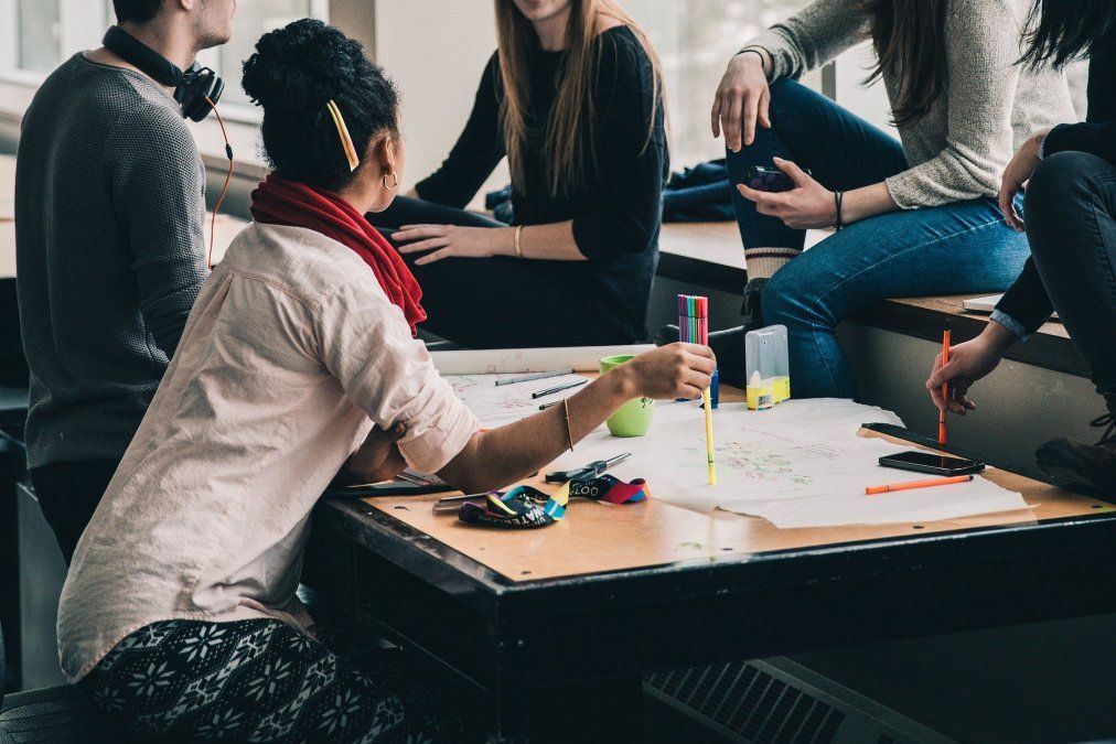 Empleo joven: Las andanzas en los puestos entry-level, y las nuevas demandas de las empresas a la hora de buscar personal Empleo joven: Las andanzas en los puestos entry-level, y las nuevas demandas de las empresas a la hora de buscar personal