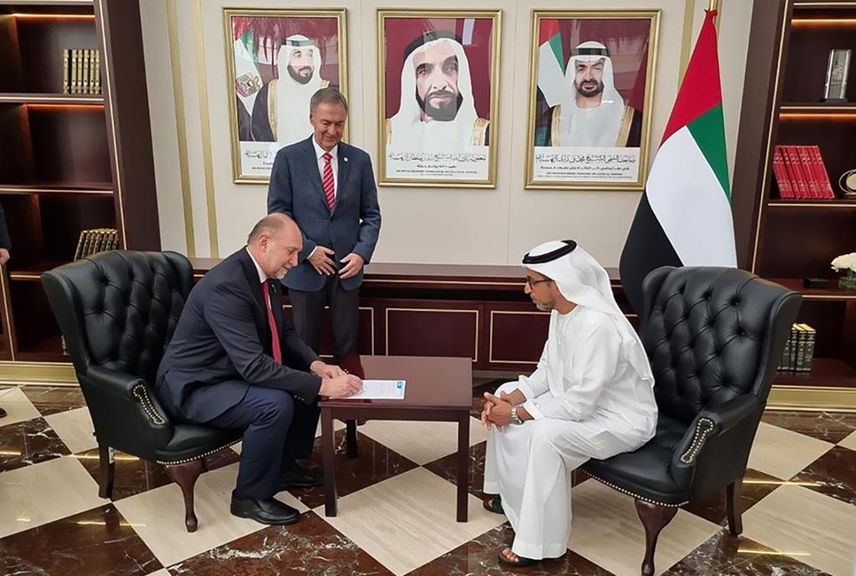 Omar Perotti presentando el proyecto del Acueducto Biprovincial al Fondo Abu Dhabi Omar Perotti presentando el proyecto del Acueducto Biprovincial al Fondo Abu Dhabi