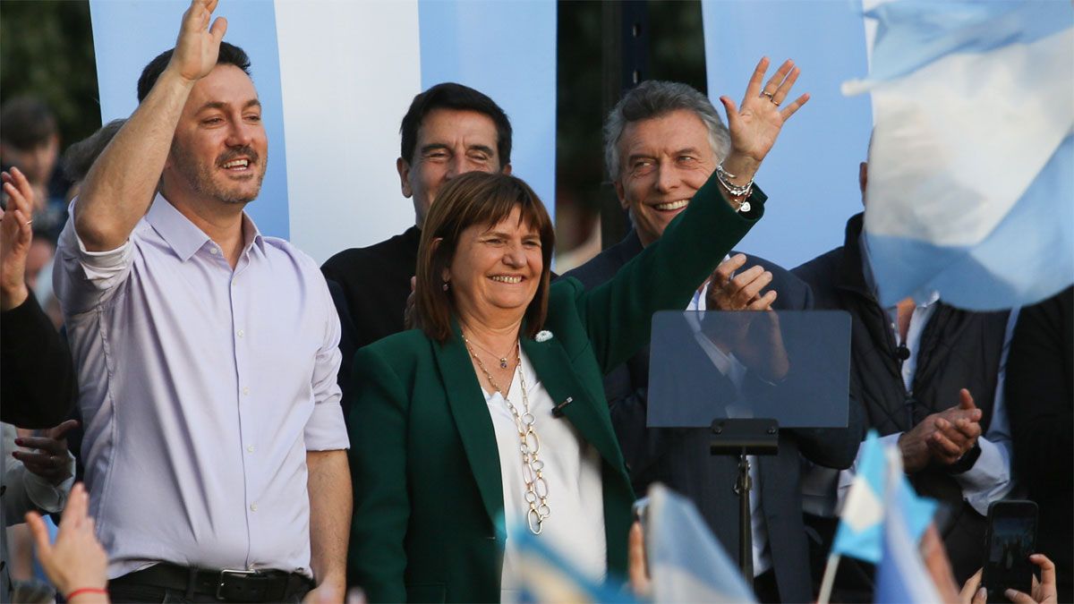 Patricia Bullrich cerró su campaña en Lomas de Zamora, junto a Mauricio Macri y Horacio Rodríguez Larreta. Patricia Bullrich cerró su campaña en Lomas de Zamora, junto a Mauricio Macri y Horacio Rodríguez Larreta.