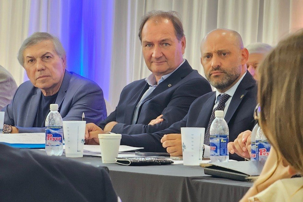 Puccini confirmó que la Región Centro formará parte de la mesa de diálogo encargada de revisar el pliego de la nueva licitación de la Hidrovía. Puccini confirmó que la Región Centro formará parte de la mesa de diálogo encargada de revisar el pliego de la nueva licitación de la Hidrovía. 