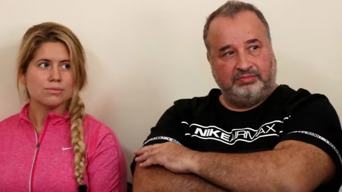 Balcedo junto a su esposa, Paola Feige, en una audiencia judicial en Uruguay en 2018 (EFE / Federico Anfitti) Balcedo junto a su esposa, Paola Feige, en una audiencia judicial en Uruguay en 2018 (EFE / Federico Anfitti)