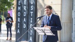 Maximiliano Pullaro analiza indultar a dos policías por la crisis en seguridad que vive Rosario.