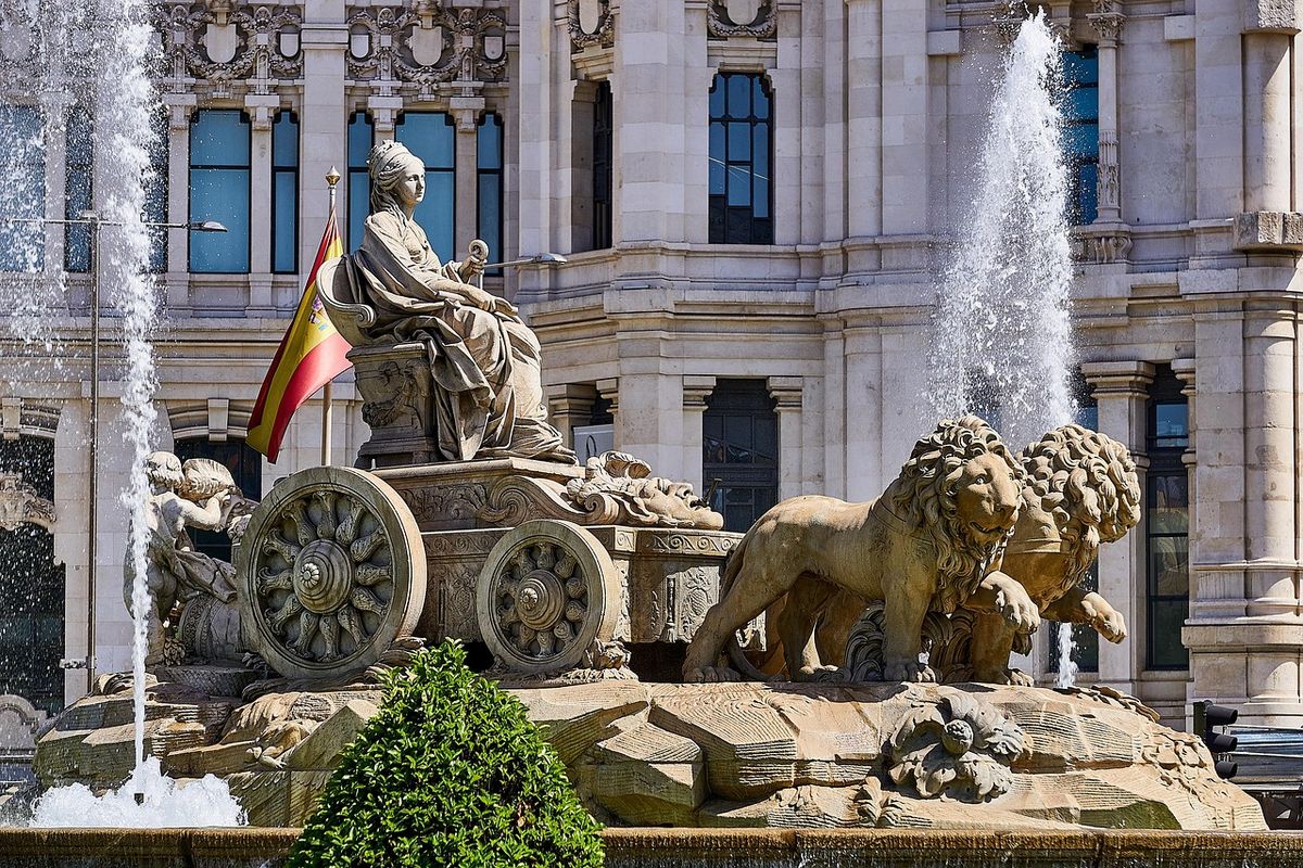 La Fuente de Cibeles, uno de los símbolos más reconocidos de Madrid y epicentro de celebraciones históricas. La Fuente de Cibeles, uno de los símbolos más reconocidos de Madrid y epicentro de celebraciones históricas. 