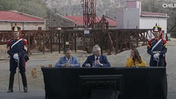 En pleno despliegue de la doble marcha, CGT y piqueteros, Alberto Fernández encabezó un acto en homenaje a San Martín en La Rioja.