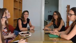 La renunciada Raquel Vivanco con Elizabeth Gómez Alcorta