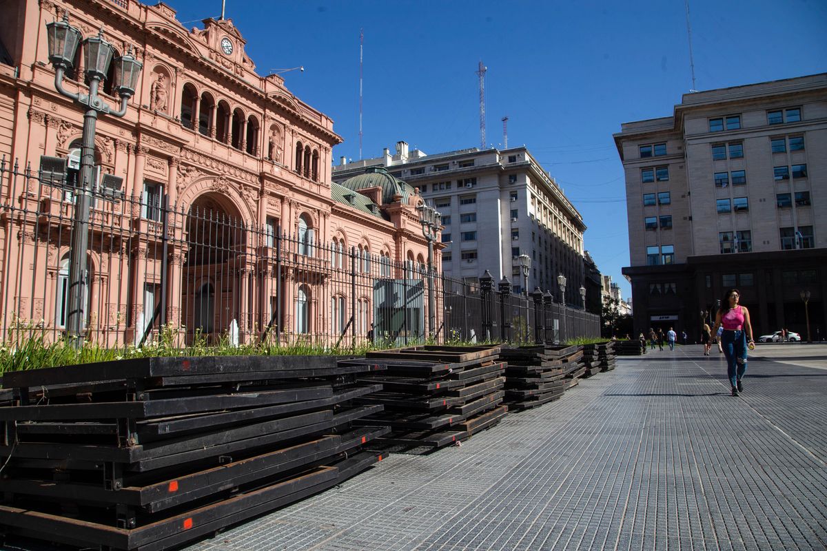 Tuvieron que retirar las vallas de la Plaza de Mayo.