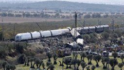 El lugar del accidente de dos trenes de alta velocidad, uno de Renfe y otro de Iryo, que han colisionado a primera hora de este miércoles.