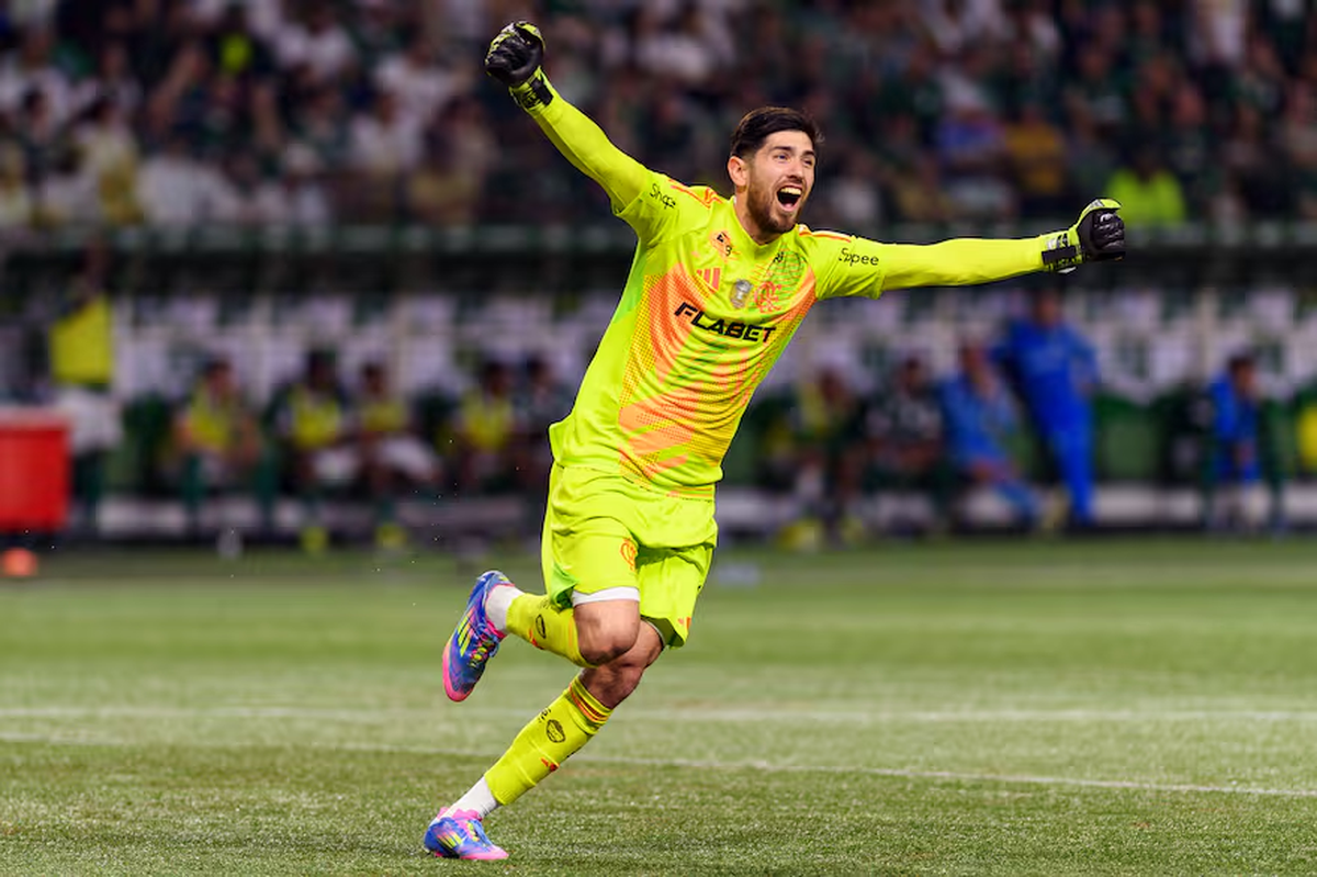 Agustín Rossi, que llegó gratis, es el MVP de un Flamengo que invirtió miles de millones en futbolistas. Agustín Rossi, que llegó gratis, es el MVP de un Flamengo que invirtió miles de millones en futbolistas.