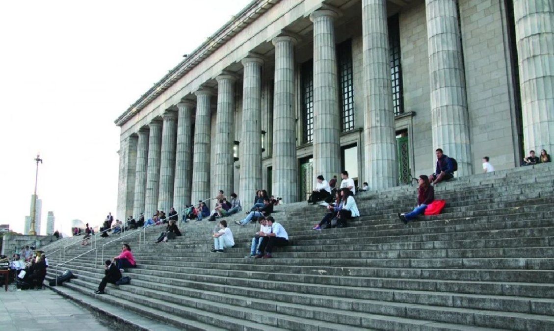 Excelencia en crisis: Cómo la UBA sigue entre las mejores del mundo a pesar de la falta de fondos.