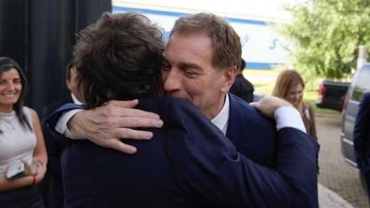 Javier Milei apuesta las relaciones con los gobernadores a Diego Santilli. Javier Milei apuesta las relaciones con los gobernadores a Diego Santilli.