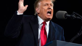 Donald Trump fue a Iowa para un baño de masas. Donald Trump fue a Iowa para un baño de masas.