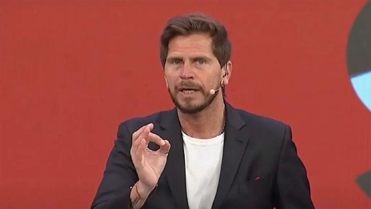 SebastiánPollo Vignolo pronunció irónicos comentarios acerca de las críticas que sufríaLionel Messi pero él tampoco resiste un archivo.