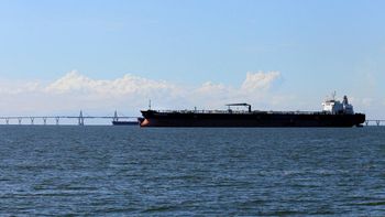 Estados Unidos acorrala a buques venezolanos y sacude el precio del petróleo