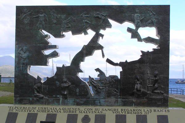Siguen los cruces por las Malvinas.