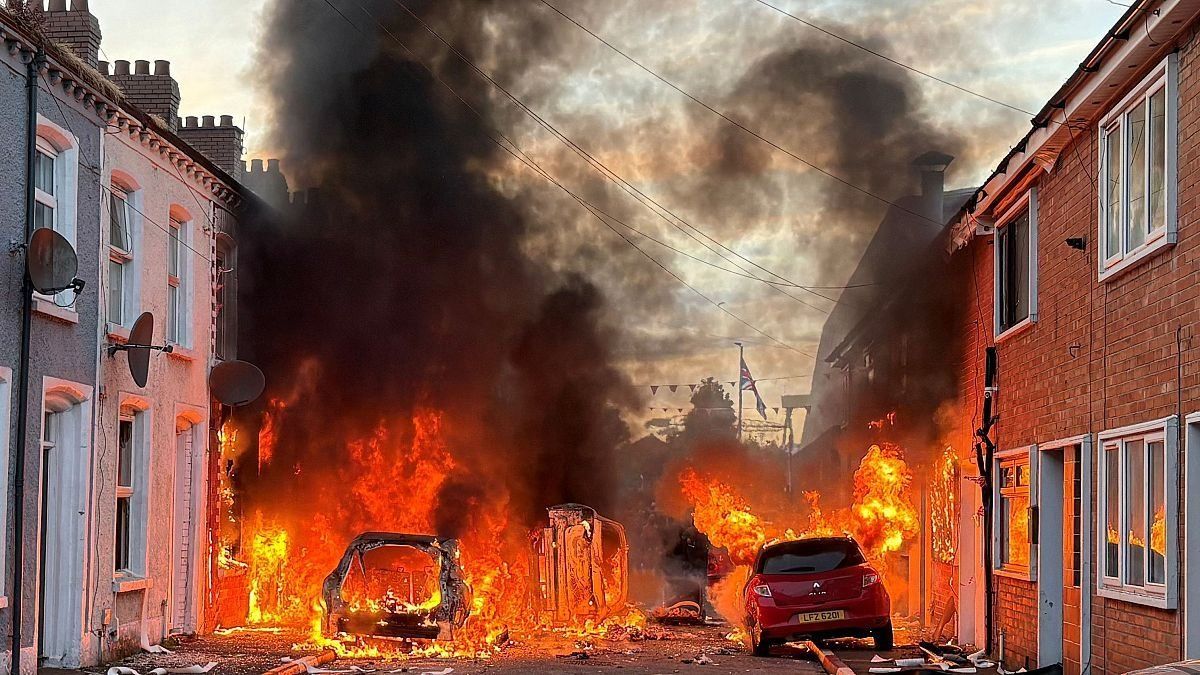 Incidentes en Belfast, Irlanda del Norte, tras un acuchillamiento. Incidentes en Belfast, Irlanda del Norte, tras un acuchillamiento.