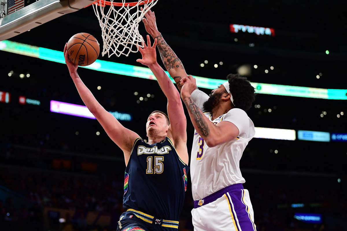 Nikola Jokic la rompió toda para que los Nuggets le ganen a los Lakers. (3/4)