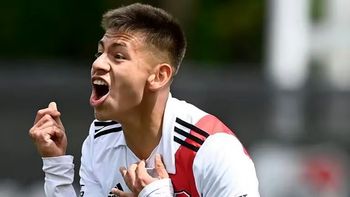 River Plate despertado por Claudio Echeverri, el Diablito. River Plate despertado por Claudio Echeverri, el Diablito.