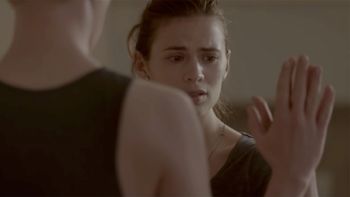 Black Mirror lo había visto venir y no hicimos caso: la inteligencia artificial se metió donde no había que dejarla, y ahora ese futuro lejano parece cercano. Black Mirror lo había visto venir y no hicimos caso: la inteligencia artificial se metió donde no había que dejarla, y ahora ese futuro lejano parece cercano.