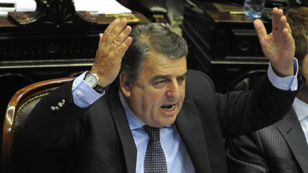 Negri arremetió contra el Gobierno y pide que se le quiten los poderes a Cafiero.