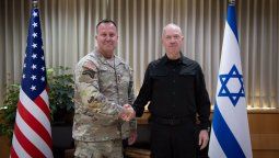 El jefe del Comando Central de Estados Unidos junto al ministro de Defensa de Israel