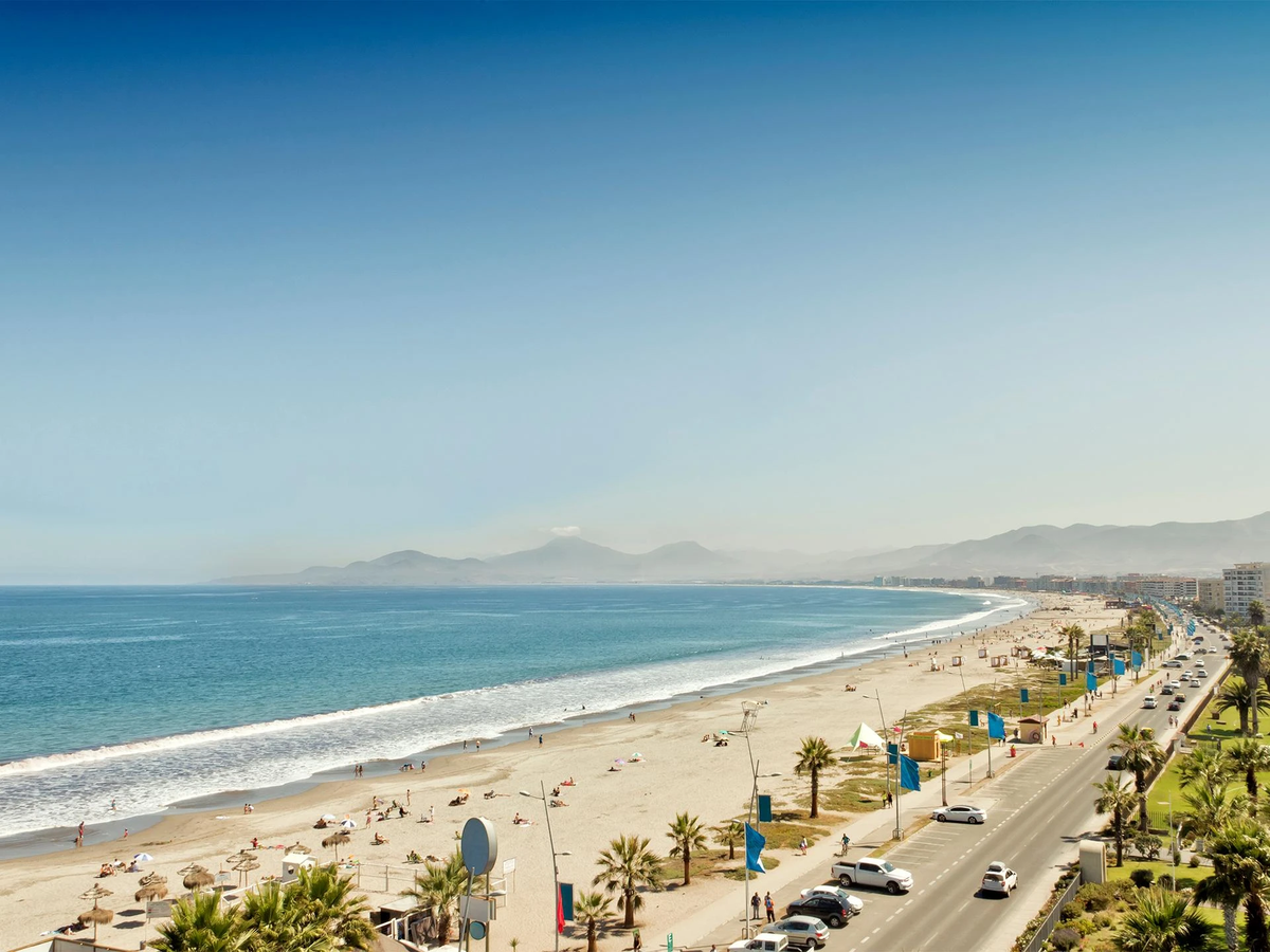 La Serena se ha convertido en el destino preferido por los argentinos que buscan combinar playa, compras y paisajes únicos este verano. La Serena se ha convertido en el destino preferido por los argentinos que buscan combinar playa, compras y paisajes únicos este verano.