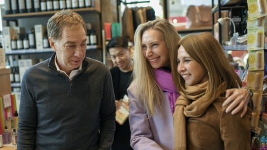 Karina Milei junto a Diego Santilli y Pilar Ramírez.