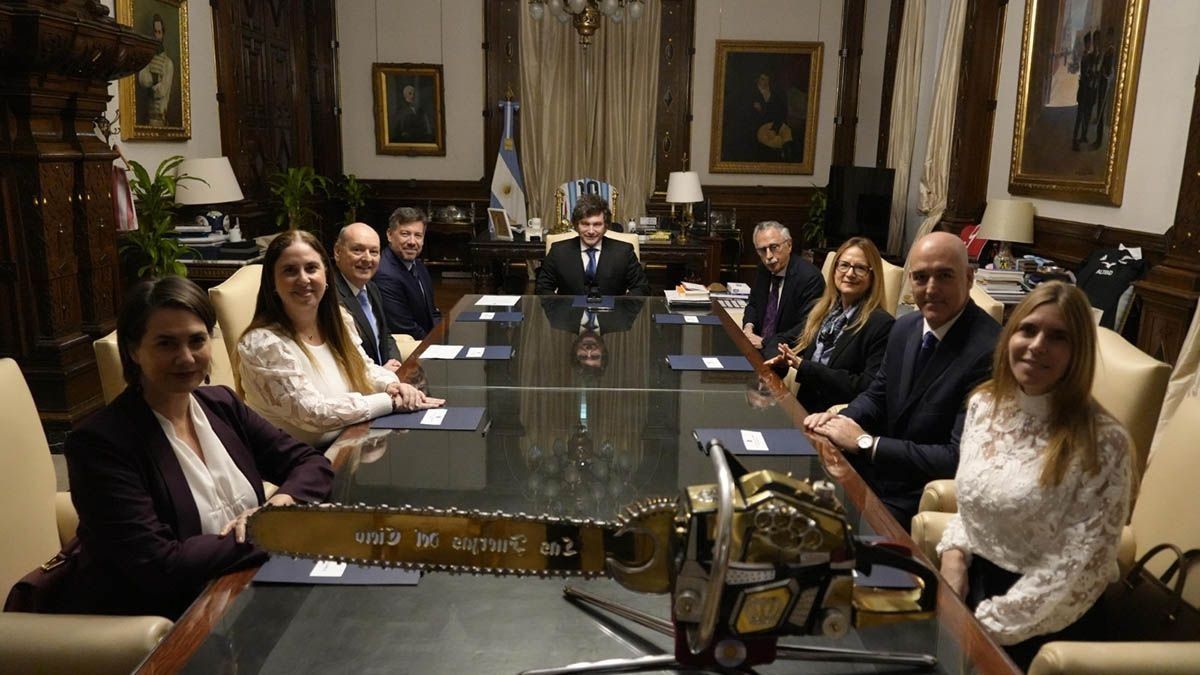 LaCámara Argentina de Especialidades Medicinales (CAEMe) se reunió con MarioLugones y Javier Milei, anunciaron inversiones para investigaciones clínicas.