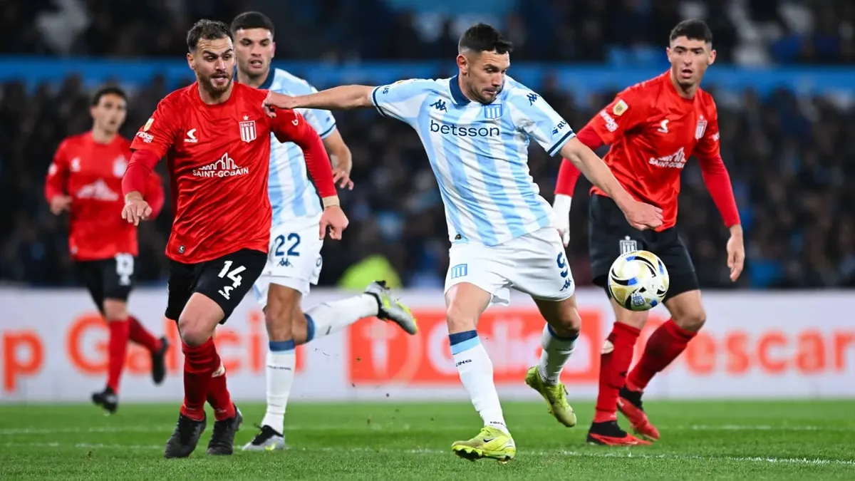 Estudiantes y Racing se enfrentan por los octavos de final del Torneo Apertura 2026. Estudiantes y Racing se enfrentan por los octavos de final del Torneo Apertura 2026.