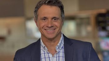 Sergio Lapegüe se metió de lleno en la interna de América TV y contó cómo es su relación con Marina Calabró. Sergio Lapegüe se metió de lleno en la interna de América TV y contó cómo es su relación con Marina Calabró.