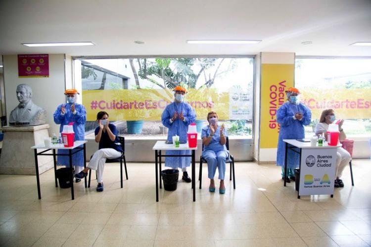 La Ciudad de Buenos Aires comenzó a vacunar en hospitales públicos y privados