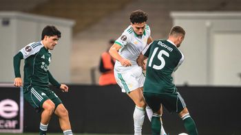 Vicente Taborda (ex Boca y Platense) observa la jugada en el partido de Panathinaikos vs. Roma Vicente Taborda (ex Boca y Platense) observa la jugada en el partido de Panathinaikos vs. Roma