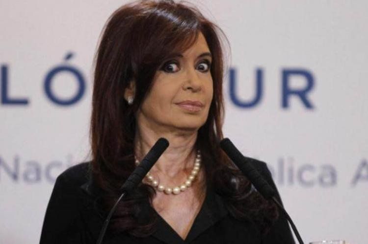 Cristina, intimada por el uso excesivo de la cadena nacional.