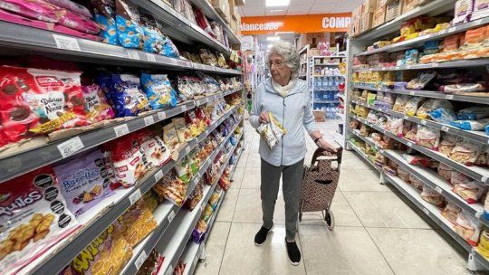 Inflación de febrero asusta: Poco efecto tras baja de crawling y fin del impuesto PAIS