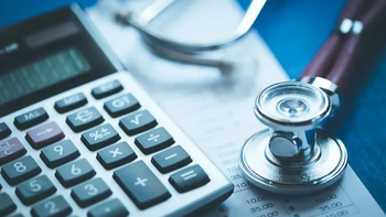 El Gobierno aceleró la motosierra a las prepagas y ya eliminó a 130