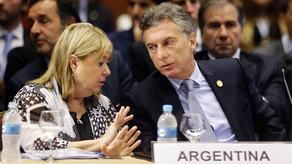 Diputados K quieren interpelar a Malcorra y Martínez por la presunta compra de armas a USA.