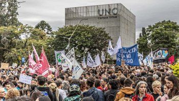 Furia universitaria: La 'Docta' (Córdoba) bajo paro y toma de facultades