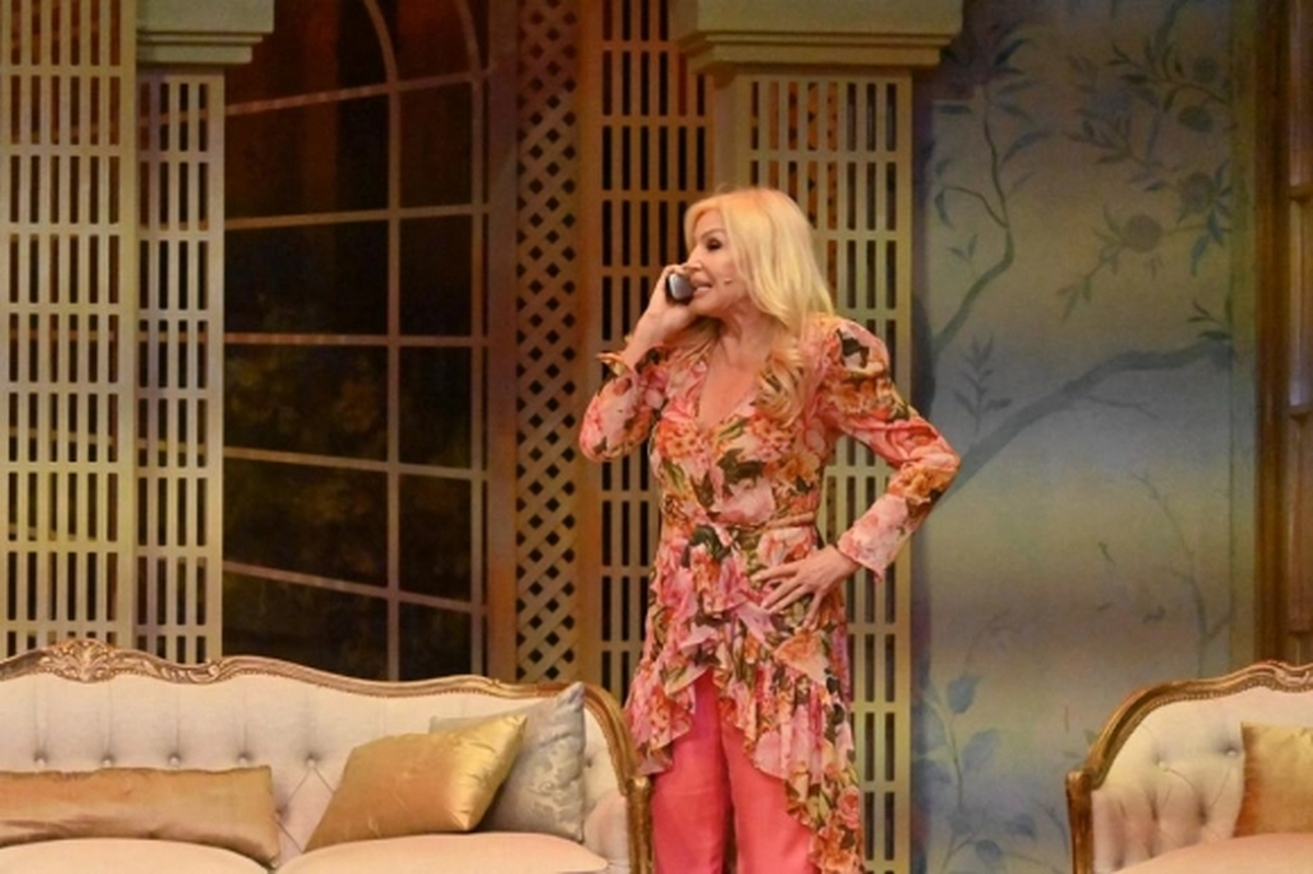 Susana Giménez en plena actuación en el teatro de Uruguay.