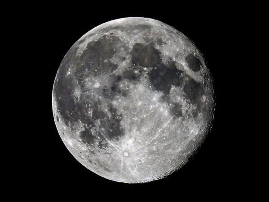 La Luna Azul no necesariamente se ve azul. La Luna Azul no necesariamente se ve azul.