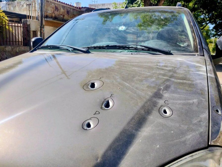 Disparos contra un vehículo a modo de mensaje manfioso por una interna entre bandas delictivas.&nbsp;