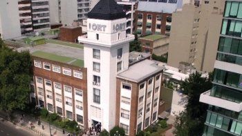 pediatra ort denunciado por exalumnos: los grandes se besan los penes pediatra ort denunciado por exalumnos: los grandes se besan los penes