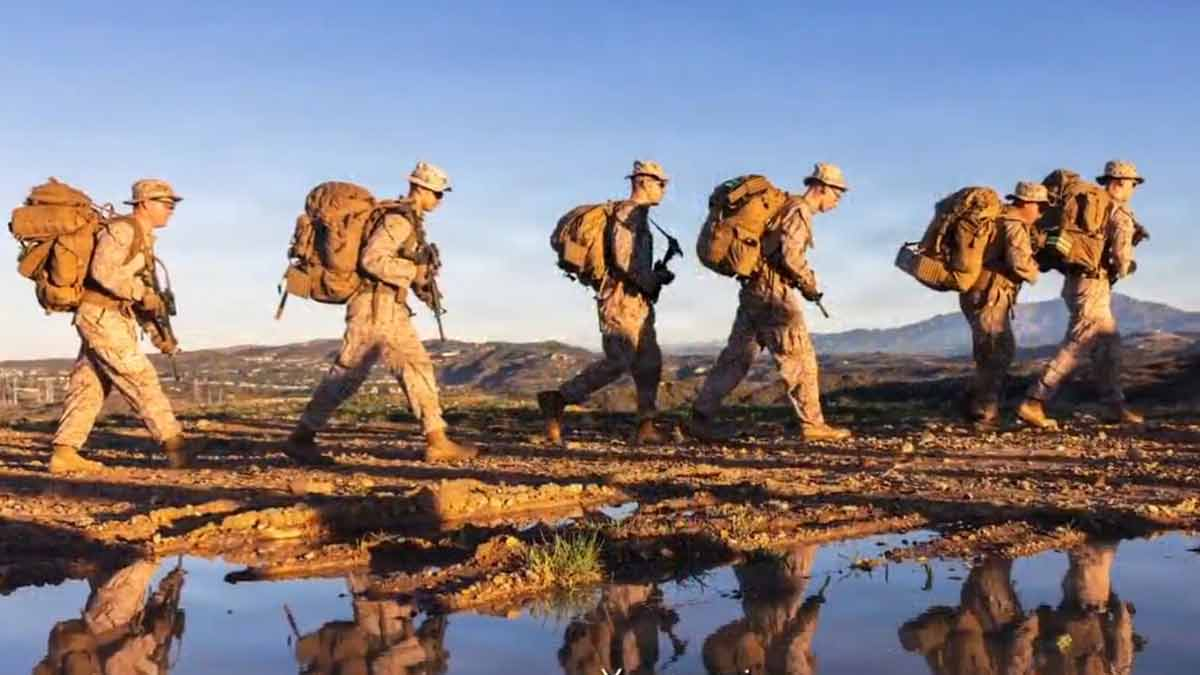 Operación Terrestre: contingentes de Marines llegan a Oriente Medio, listos para la incursión final en Irán. Operación Terrestre: contingentes de Marines llegan a Oriente Medio, listos para la incursión final en Irán.