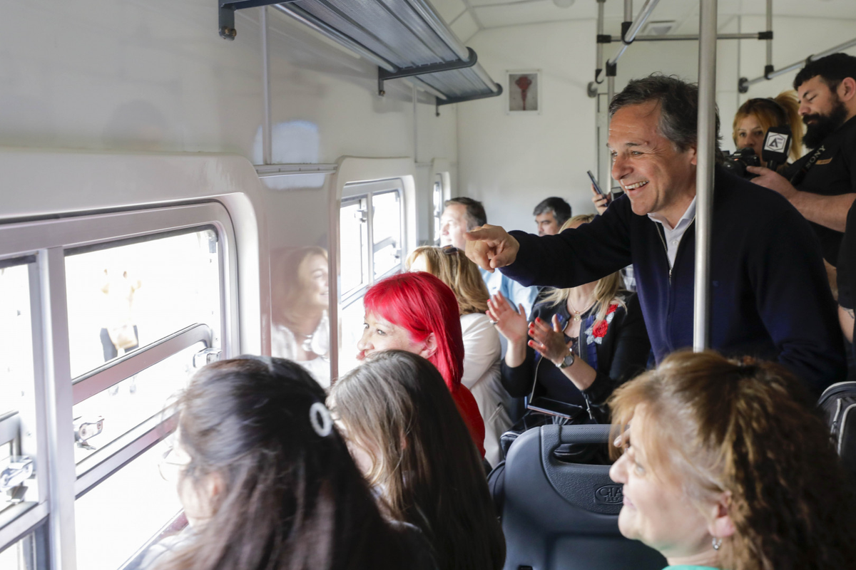 Diego Giuliano en la prueba del tren Santa Fe - Laguna Paiva realizada en 2023. Diego Giuliano en la prueba del tren Santa Fe - Laguna Paiva realizada en 2023.